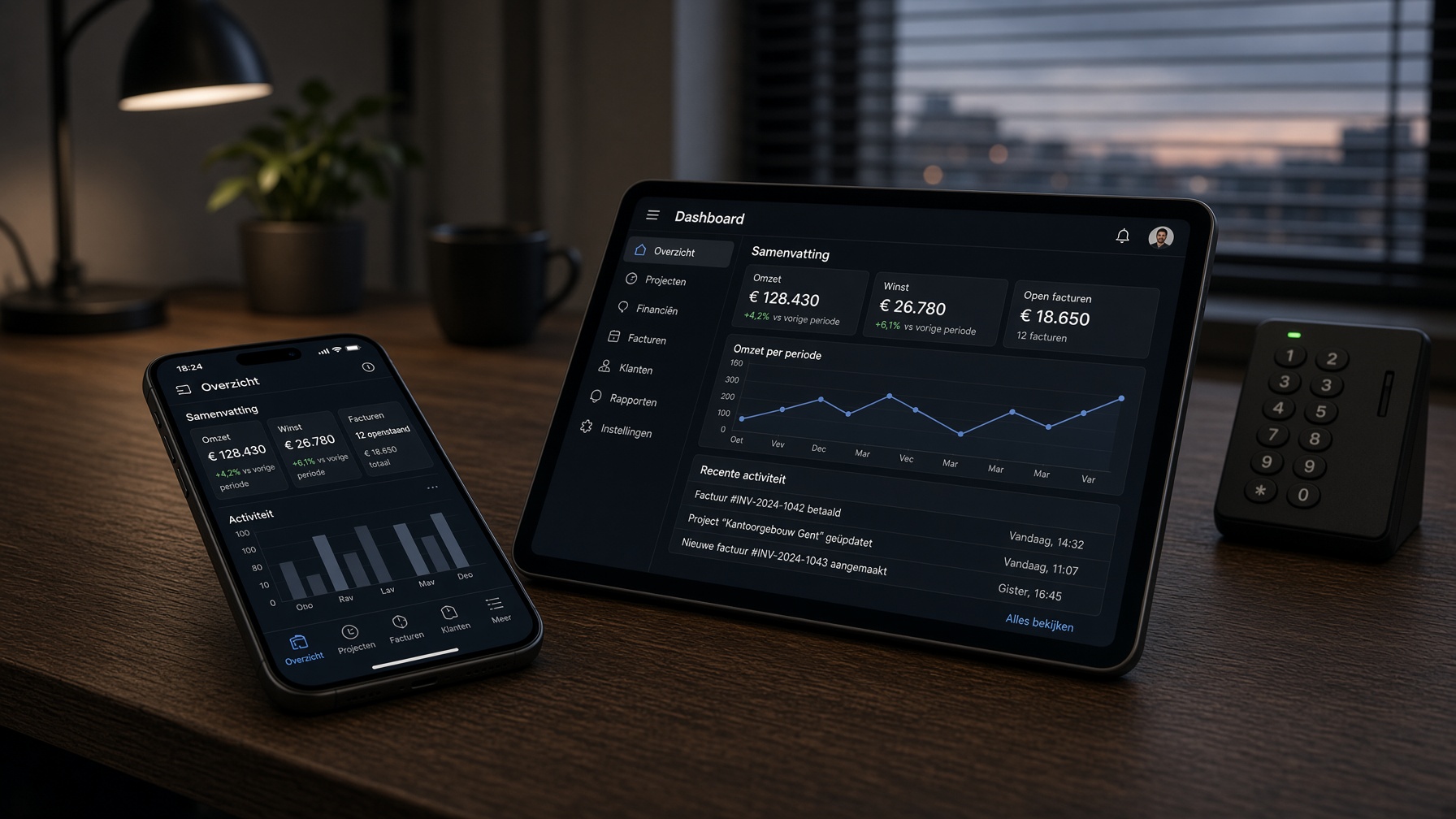 iPhone et iPad sur un bureau, application métier ouverte.